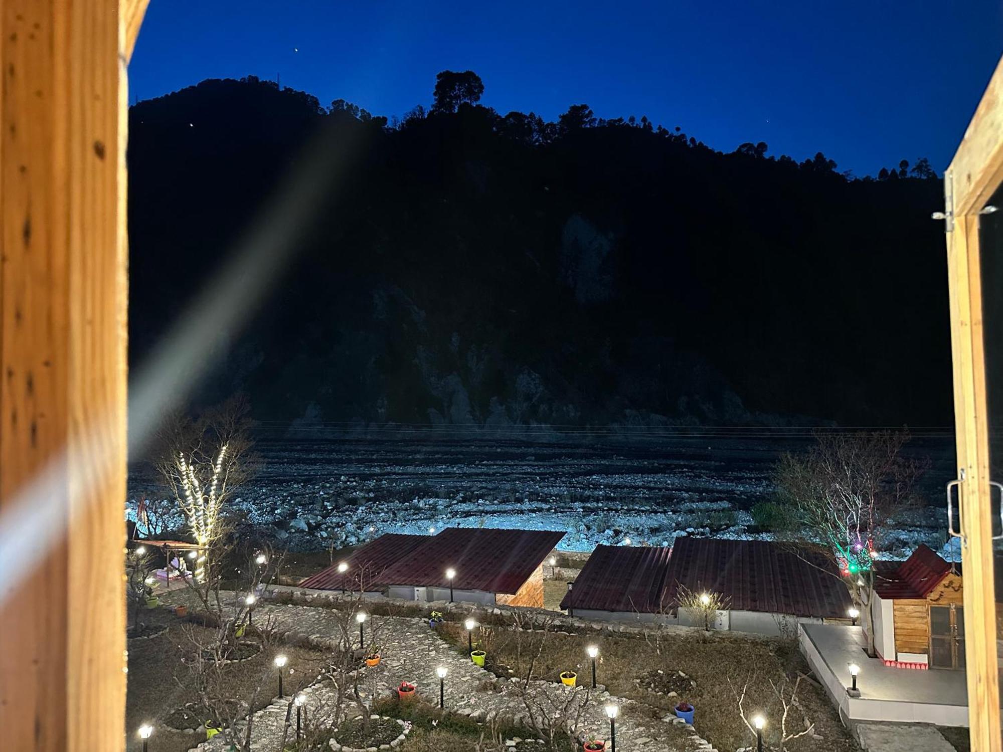 Cabana Riverside Resort - Kainchi Dham Нейнитал Екстериор снимка