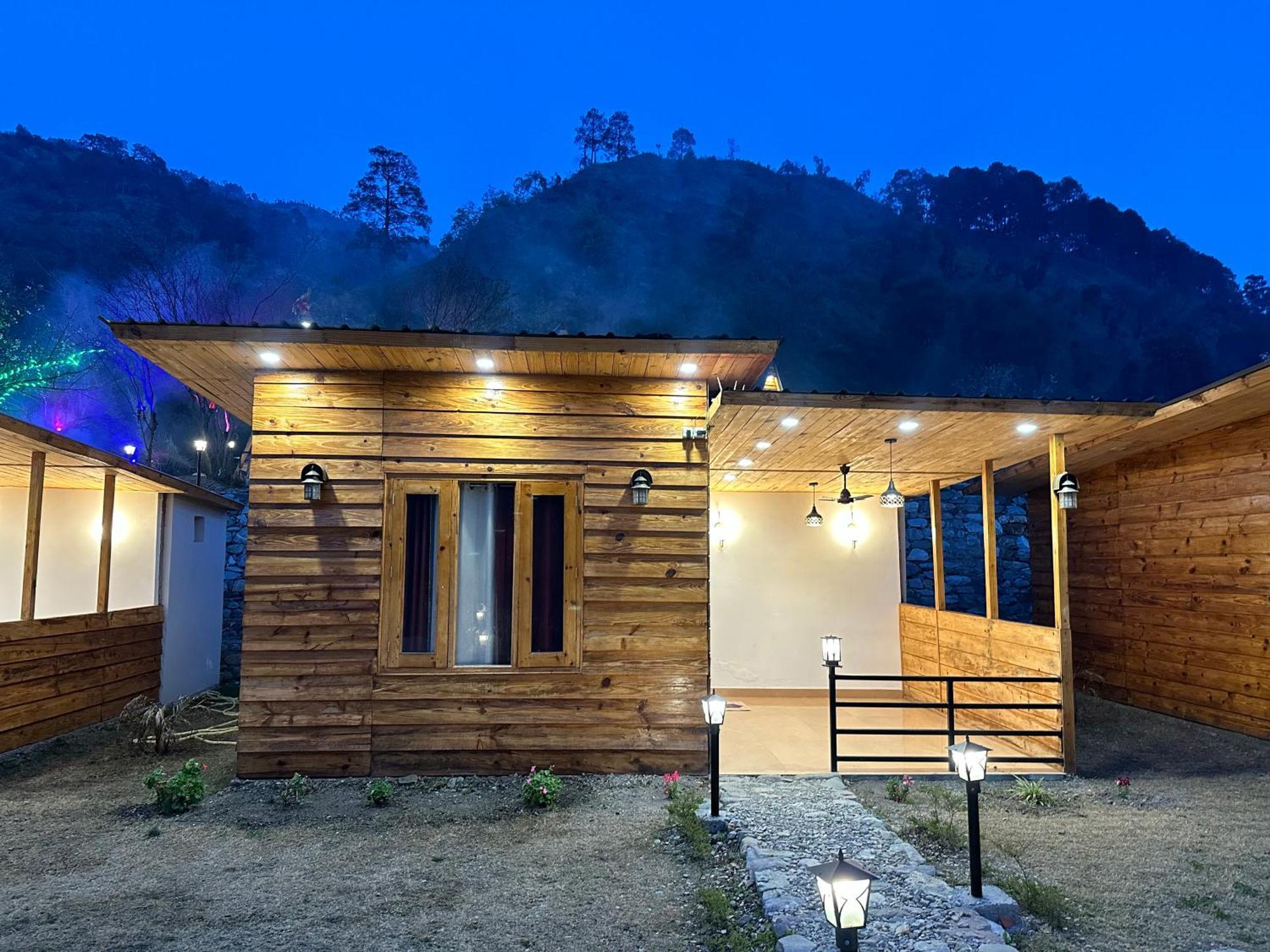 Cabana Riverside Resort - Kainchi Dham Нейнитал Екстериор снимка