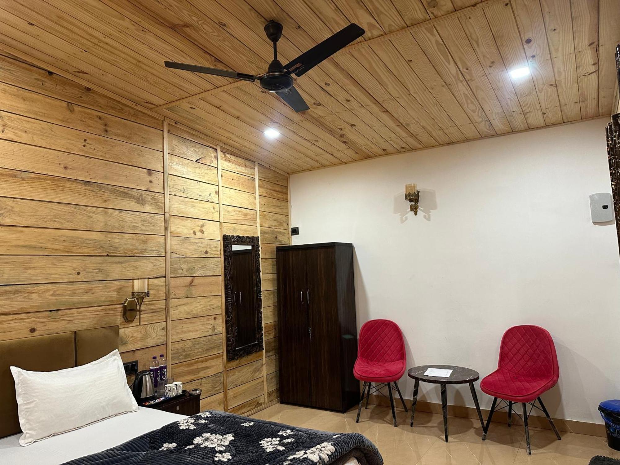 Cabana Riverside Resort - Kainchi Dham Нейнитал Екстериор снимка