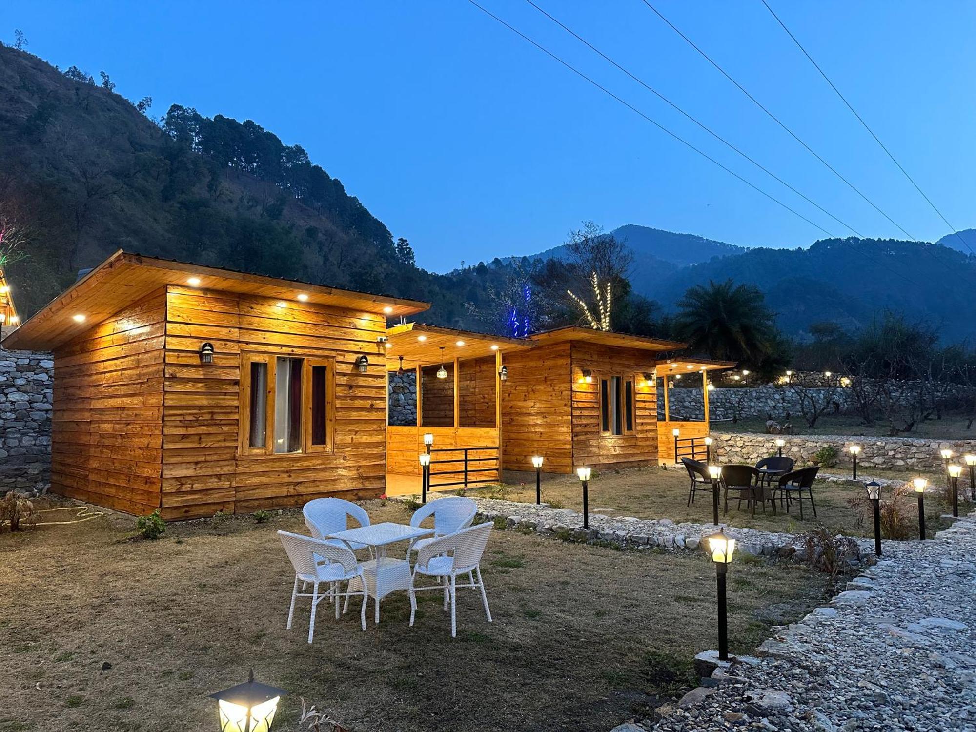 Cabana Riverside Resort - Kainchi Dham Нейнитал Екстериор снимка