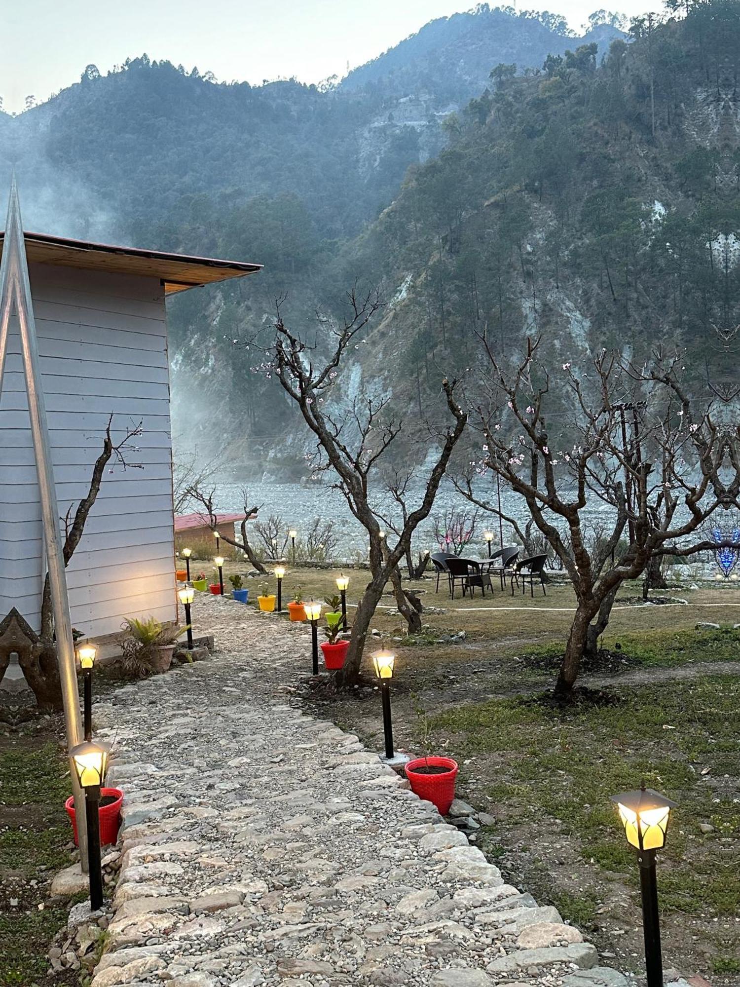 Cabana Riverside Resort - Kainchi Dham Нейнитал Екстериор снимка
