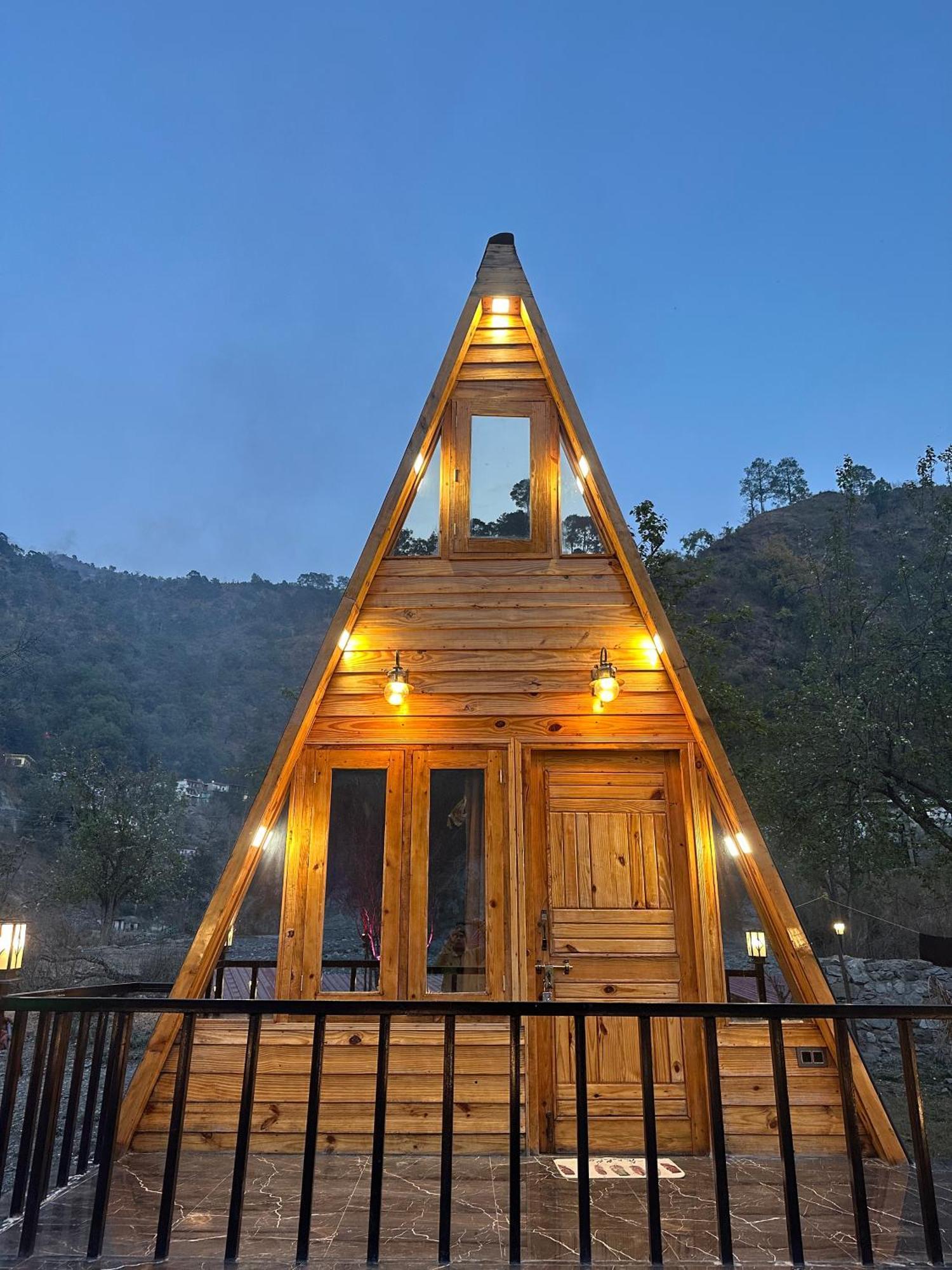 Cabana Riverside Resort - Kainchi Dham Нейнитал Екстериор снимка