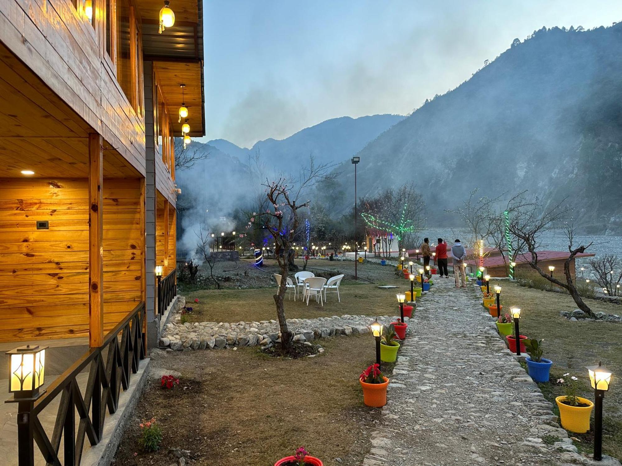 Cabana Riverside Resort - Kainchi Dham Нейнитал Екстериор снимка