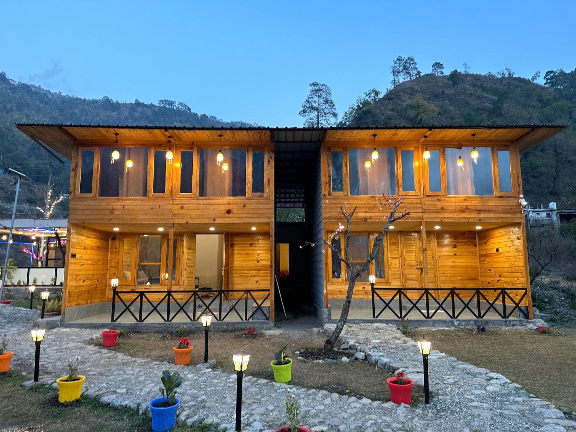 Cabana Riverside Resort - Kainchi Dham Нейнитал Екстериор снимка