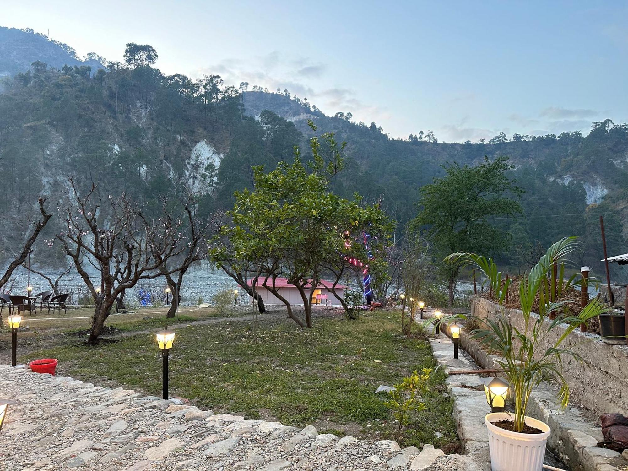 Cabana Riverside Resort - Kainchi Dham Нейнитал Екстериор снимка